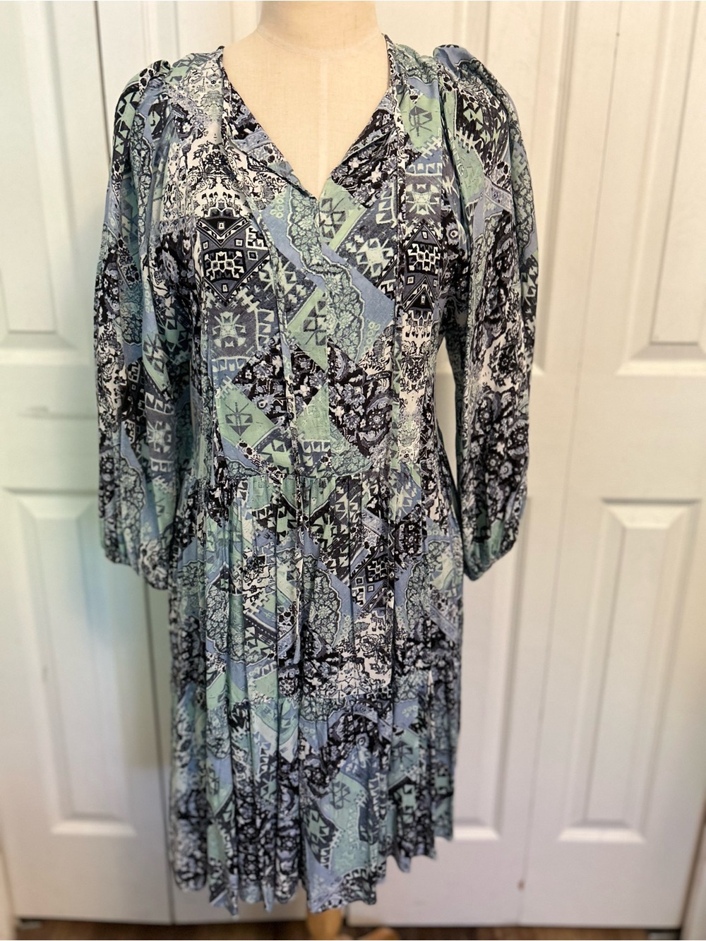 Calvin Klein Floral Patchwork Long Sleeve Dress size 4 Blue/Black - Picture 2 of 10